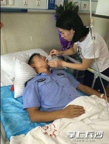 女子手受伤去医院处理气走四名医生