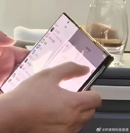 华为三折叠手机备货量激增至100万台！