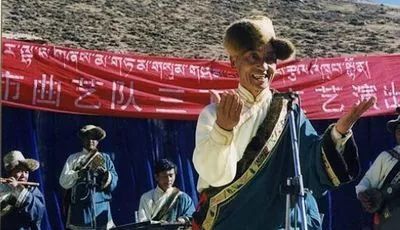 日光之城——土登一家的化身显眼包