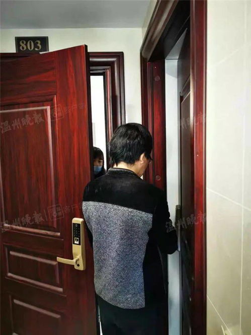 男子上门安装新门换旧被邻居告上法庭
