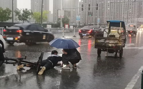 惨剧再现，小伙骑车下坡瞬间摔倒身亡