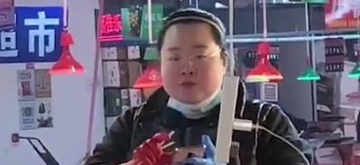 岳云鹏分岳现身街头直播！直播的江湖，谁在引领风骚？！