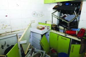 女子在厨房做饭时液化气发生爆燃事件的背后故事