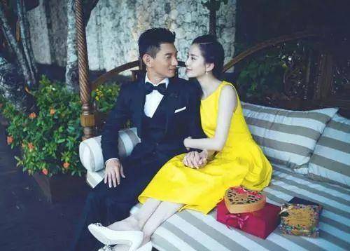 冯唐之谈杨子与黄圣依的婚姻，堪称一部当代婚姻小说。在现代社会，人们的婚姻观念越来越开放，传统的婚姻模式逐渐被打破，越来越多的年轻人选择追求自由恋爱和婚姻自主。