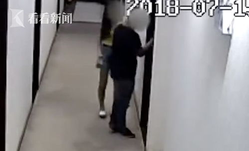 女子遭陌生男子扒衣 遇到店主张挺身而出