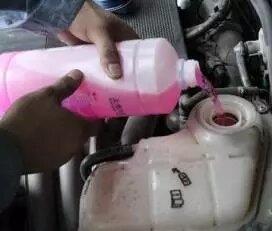冬天汽车冷却液的正确加注量 冬天汽车冷却液的正确加注量