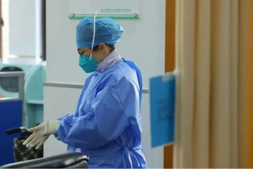 肖飞医生因不当操作被媒体追问，为何把病人晾在手术台上40分钟？