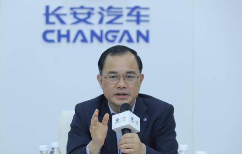 雷军在采访中的表现，从紧张到从容