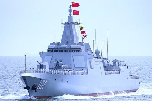 中国055型驱逐舰前往法国的威慑之旅