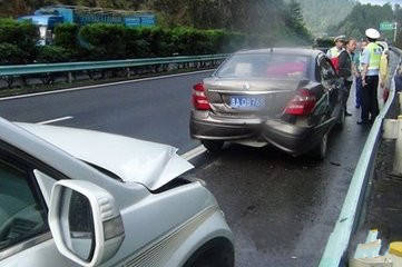 汽车变道损失多少？