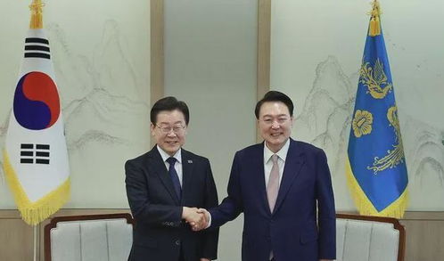 媒体关注，尹锡悦获释后首次公开亮相
