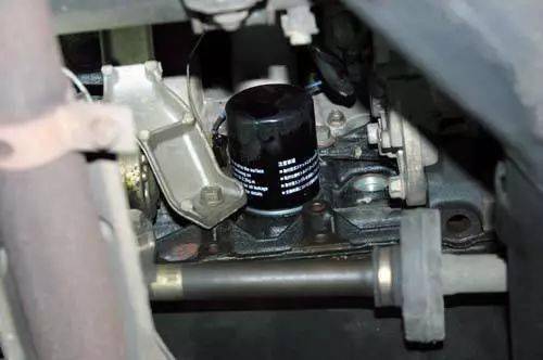 给汽车更换机油和滤清器时需要了解的基本信息