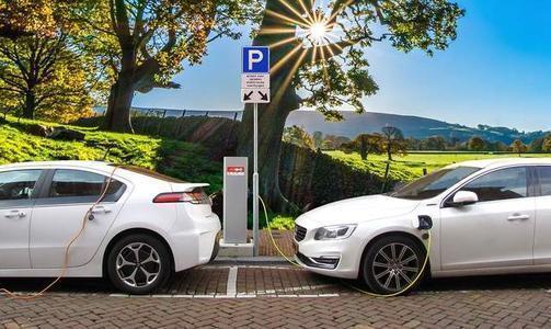 华为汽车，推动新能源车市场的新势力
