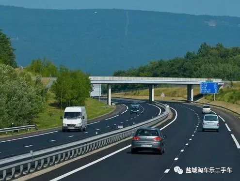 为何汽车必须上高速公路？