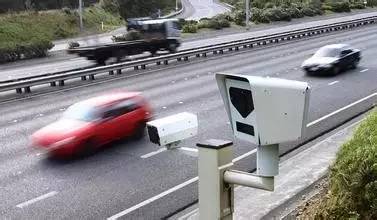 不限速汽车1秒跑多少米？揭秘超高速行驶的秘密
