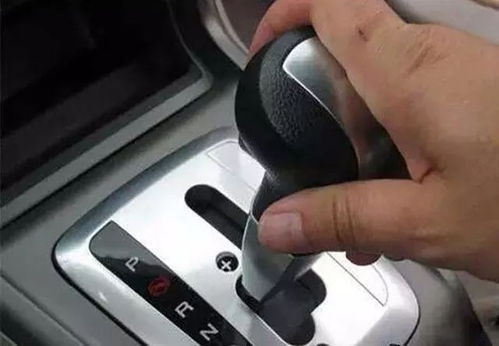 总结起来，在汽车挂空挡踩油门时，需要注意以下几个方面的问题