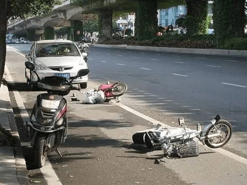 交通事故的责任划分
对于电动车撞红灯造成的事故,主要涉及两个方面的责任划分,驾驶员和车辆所有者 交通事故的责任划分
对于电动车撞红灯造成的事故,主要涉及两个方面的责任划分,驾驶员和车辆所有者