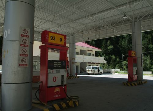 小汽车高速加油跑多少码