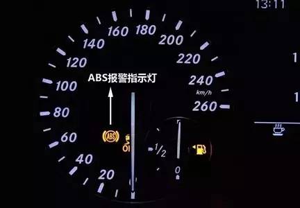 汽车疏散指示灯的普及与重要性