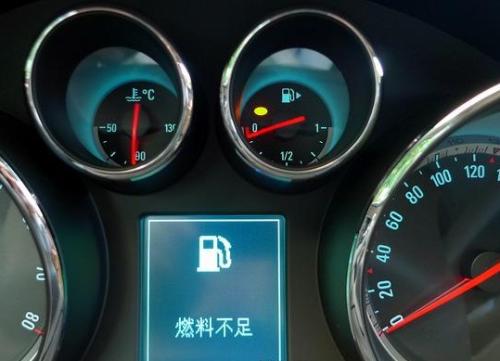 汽车亮油灯后能跑多少码