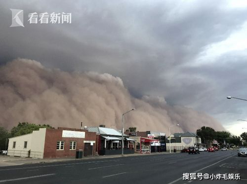 内蒙古遭遇极端天气，10级大风+沙尘暴，天空瞬间变成金黄色