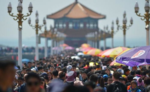 五一第一天广西到处都是人从众—旅游热的热烈表现