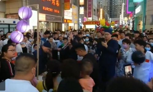 荣昌政府食堂人山人海，游客们抱怨碗不够用