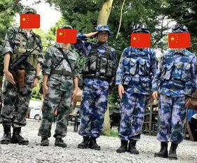 外军争相与红场上的解放军合影