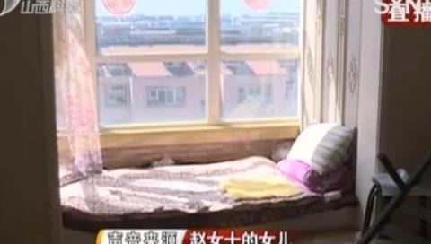 女子在丈夫熟睡时进入房间被熏到，一场意外中的温暖碰撞