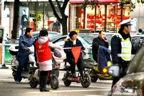 当地回应身穿巡逻马甲人员掀翻摊位，城市治理与社会秩序的平衡