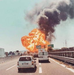 俄一机场突发爆炸瞬间被捕捉