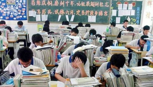 首个走出考场的学霸竟是高二体验生—一场意外中的教育奇迹