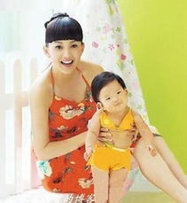 送女儿进考场后妈妈转身掉下热泪