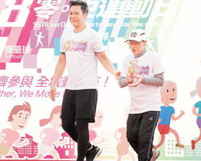独家报道父亲的决定，陪女儿共度难关