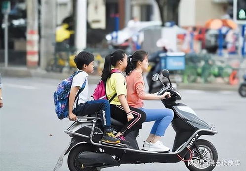 事故回顾电动车逆行撞人，三天后伤者不幸去世