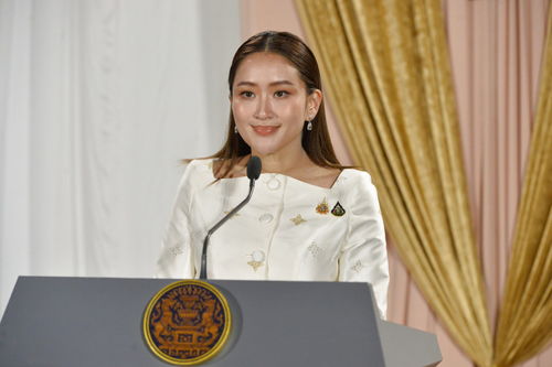 泰国上议院要求罢免总理佩通坦