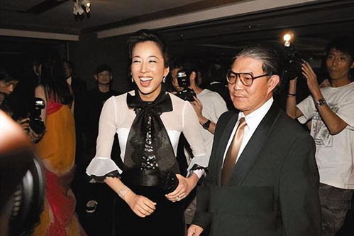新闻速递霍震霆曝小儿子霍启仁已结婚