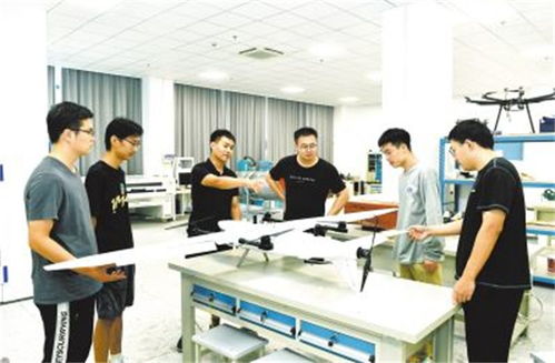 国防科技大学研发出新型微型机器人，并成功释放了特定的信号